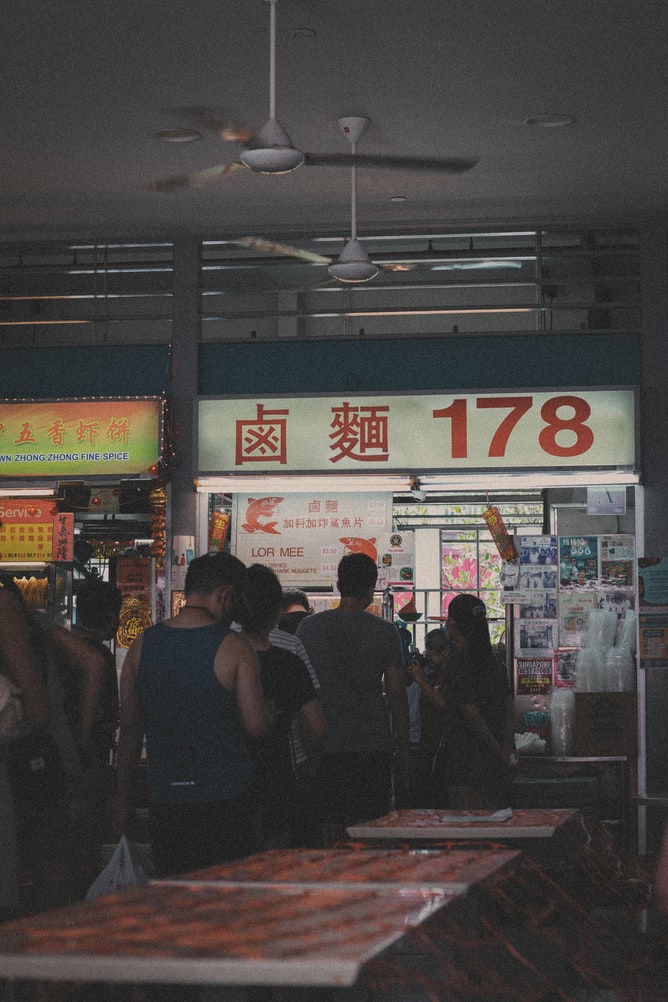 expat life in singapore - hawker centre